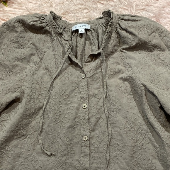 Evereve Eyelet Button Front Sage Green Peasant Top sz S - Picture 4 of 9